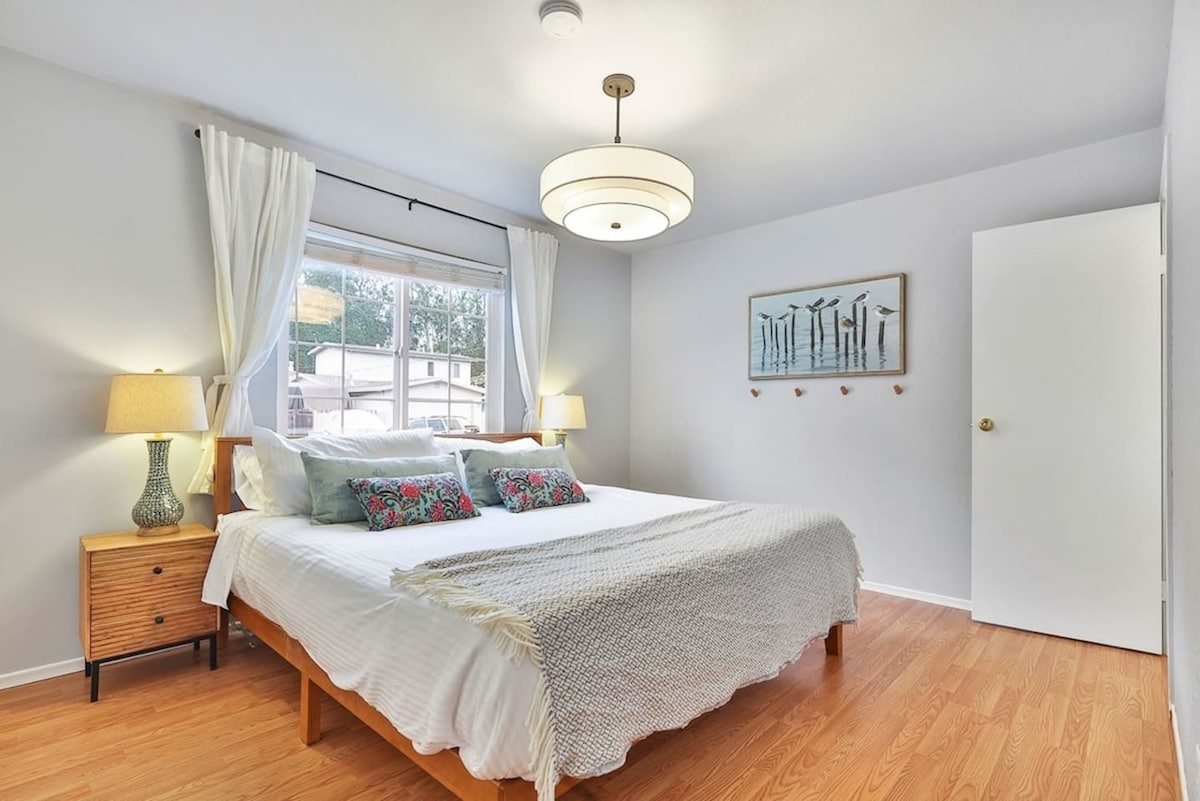 ¡Descansa bien en nuestra suave y cómoda cama tamaño king (3)!