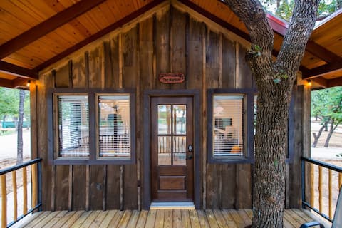 The Warbler Treehouse 15 MIn to Magnolia & Baylor