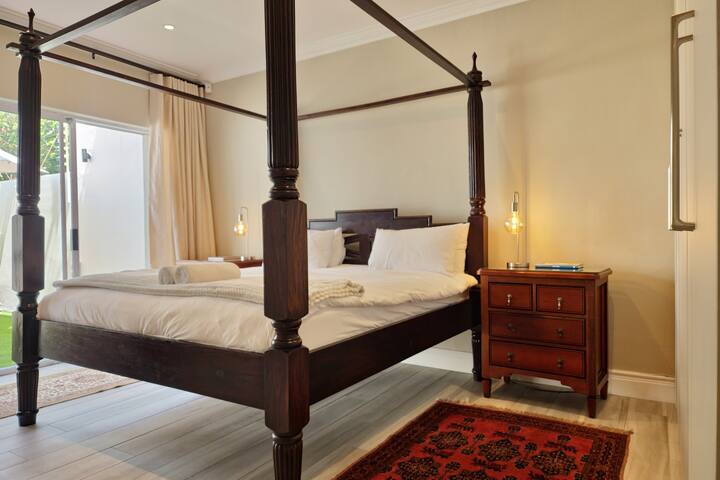 Elegant Camps Bay Villa w/ Pool | 150m to Beach gallery image 4