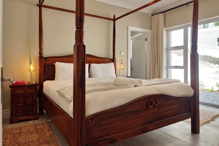 Elegant Camps Bay Villa w/ Pool | 150m to Beach gallery image 5