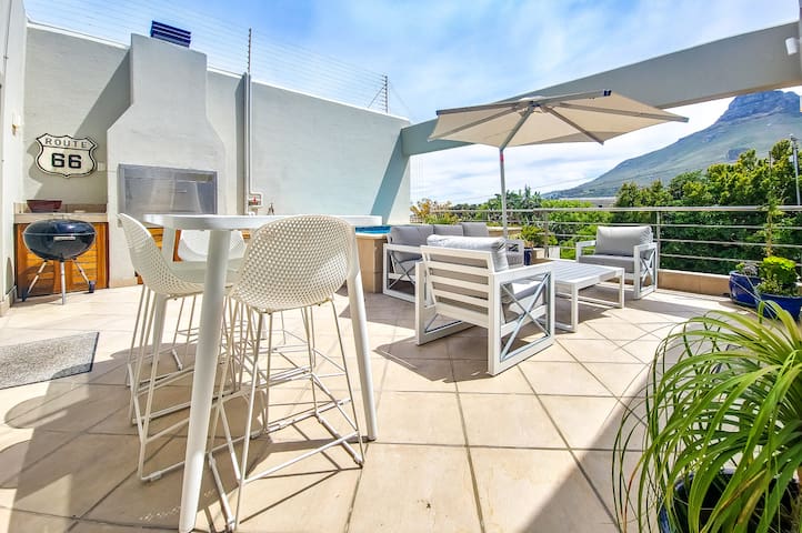 Elegant Camps Bay Villa w/ Pool | 150m to Beach gallery image 2