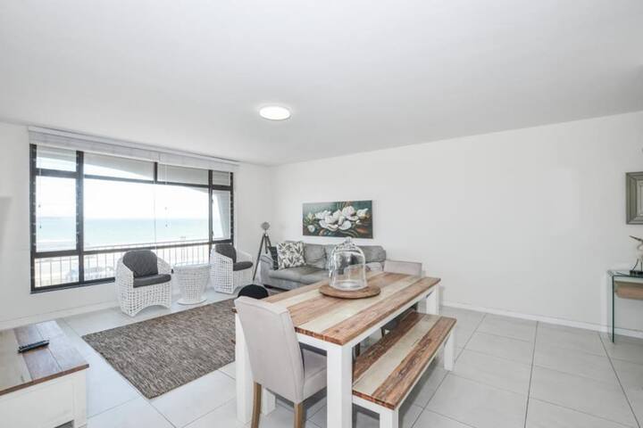 Ocean View Apartment in Blouberg Beachfront gallery image 5