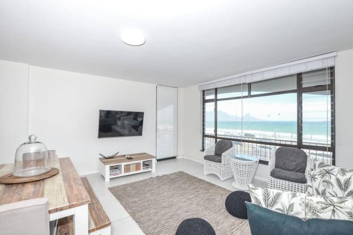 Ocean View Apartment in Blouberg Beachfront