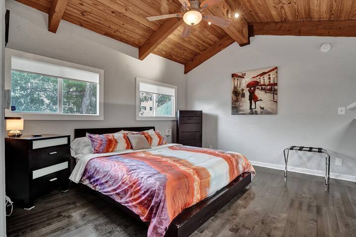 Fun Location! 1 block to Las Olas w/Pool & Parking gallery image 5