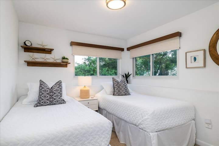 Lower Level Twin Bedroom