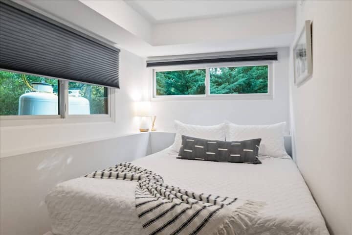 Lower Level cozy Queen Bedroom