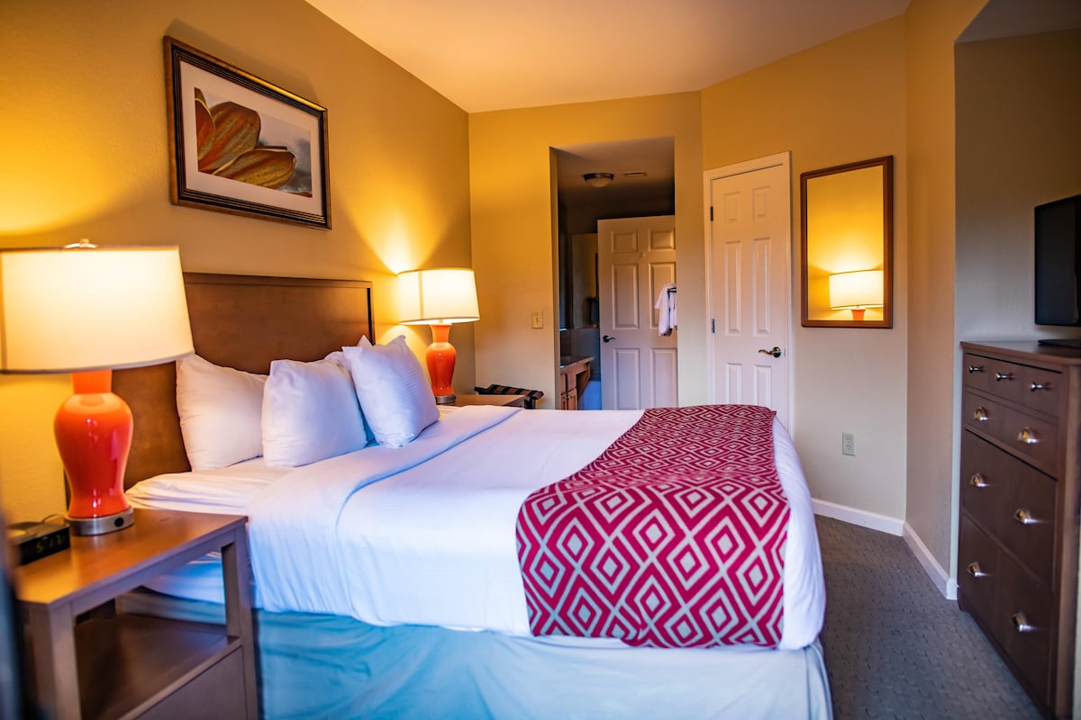 Laurel Crest - 1 Bedroom Deluxe Villa - Resorts for Rent in Pigeon Forge,  Tennessee, United States - Airbnb, image size:1200x800