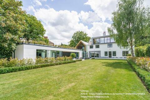 Luxury 8 bedroom home with leisure wing
