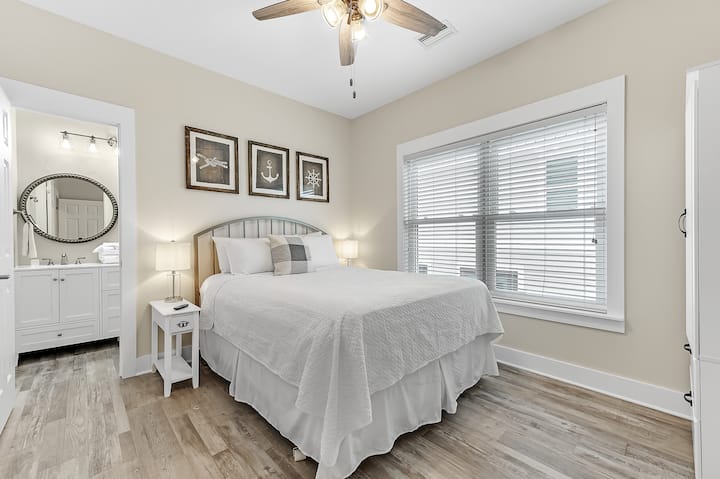 Spálňa s manželskou posteľou v treť