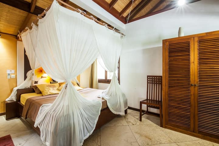 Vilë Kiki | 3 dhoma gjumi Vilë private me qira në Seminyak Bali