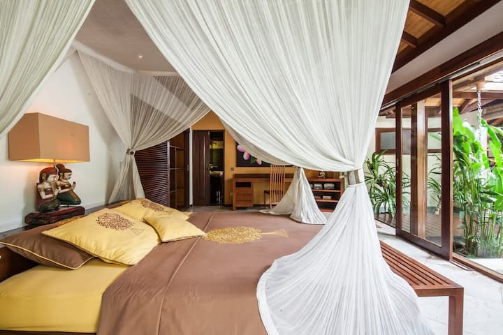 Vilë Kiki | 3 dhoma gjumi Vilë private me qira në Seminyak Bali