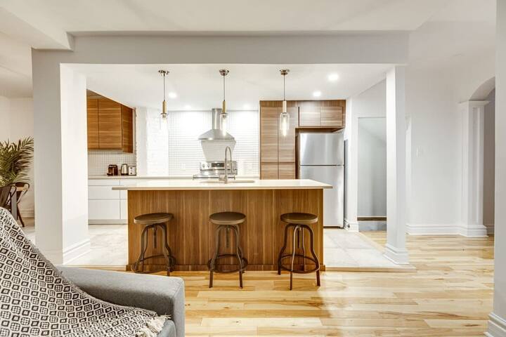 Stunning&Chic 3BR+SofaBed w/Patio Near OldMTL