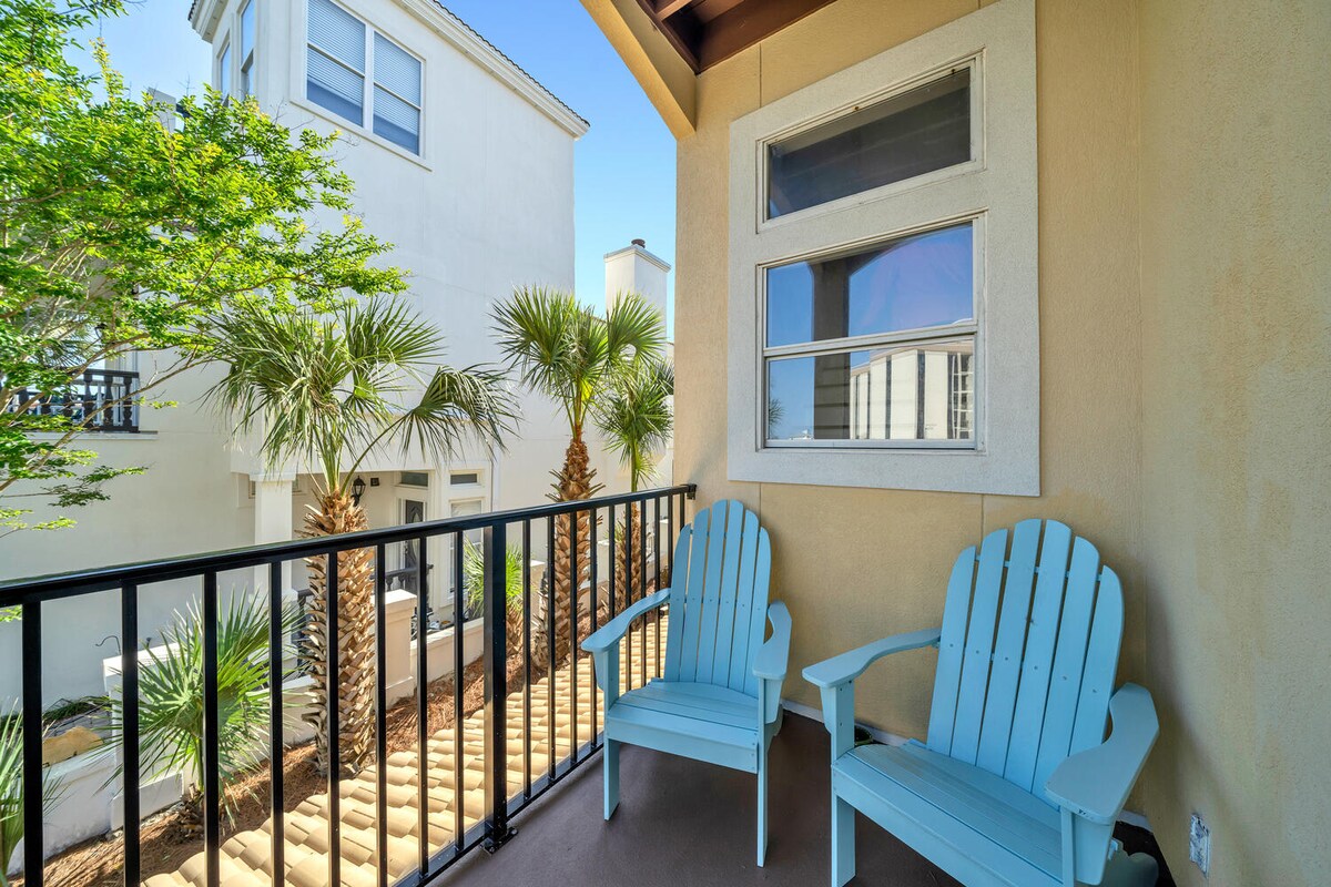 Dhoma e gjumit 3 ka një krevat dopio "King" me verandë private që ndodhet në katin e dytë