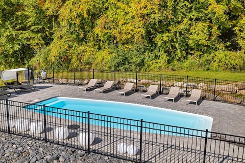 Secluded 9BR/5BATH retreat w Pool Movie room Sauna