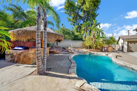 Pool•BBQ•View•Balcony•Fireplace•King•W/D