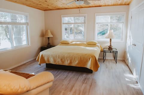 Charming 3 bedroom Suite on Lang Lake