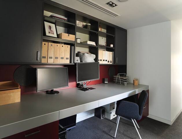 Sunset Boulevard gallery image 4