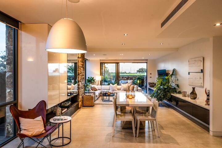 Sunset Boulevard gallery image 2