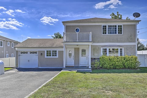 Glen Cove Home: Walk to Boardwalk + Dining!