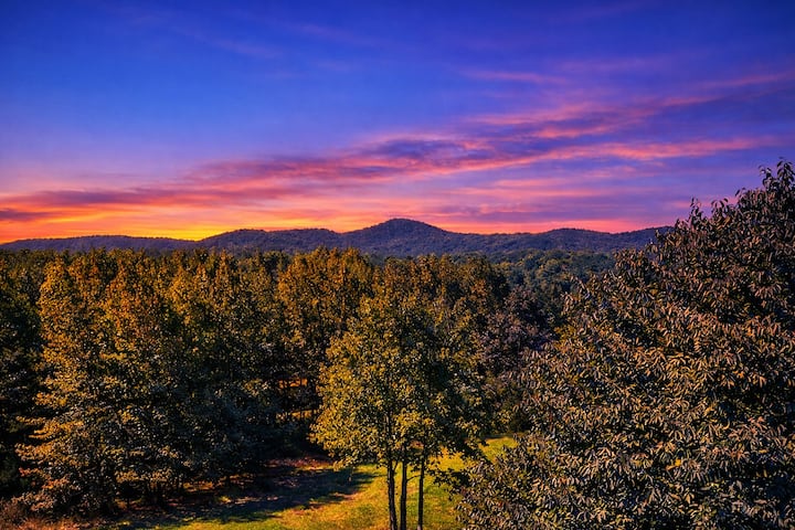 Rushing Creek! Views! Ping Pong! Pac Man! - Cleveland, GA