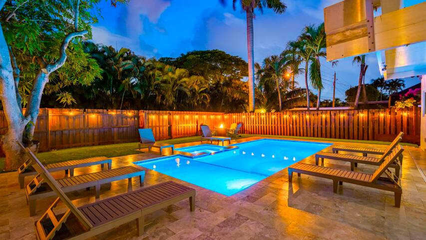 Modern Design Amazing Pool/Spa 5 min to Beach gallery image 2