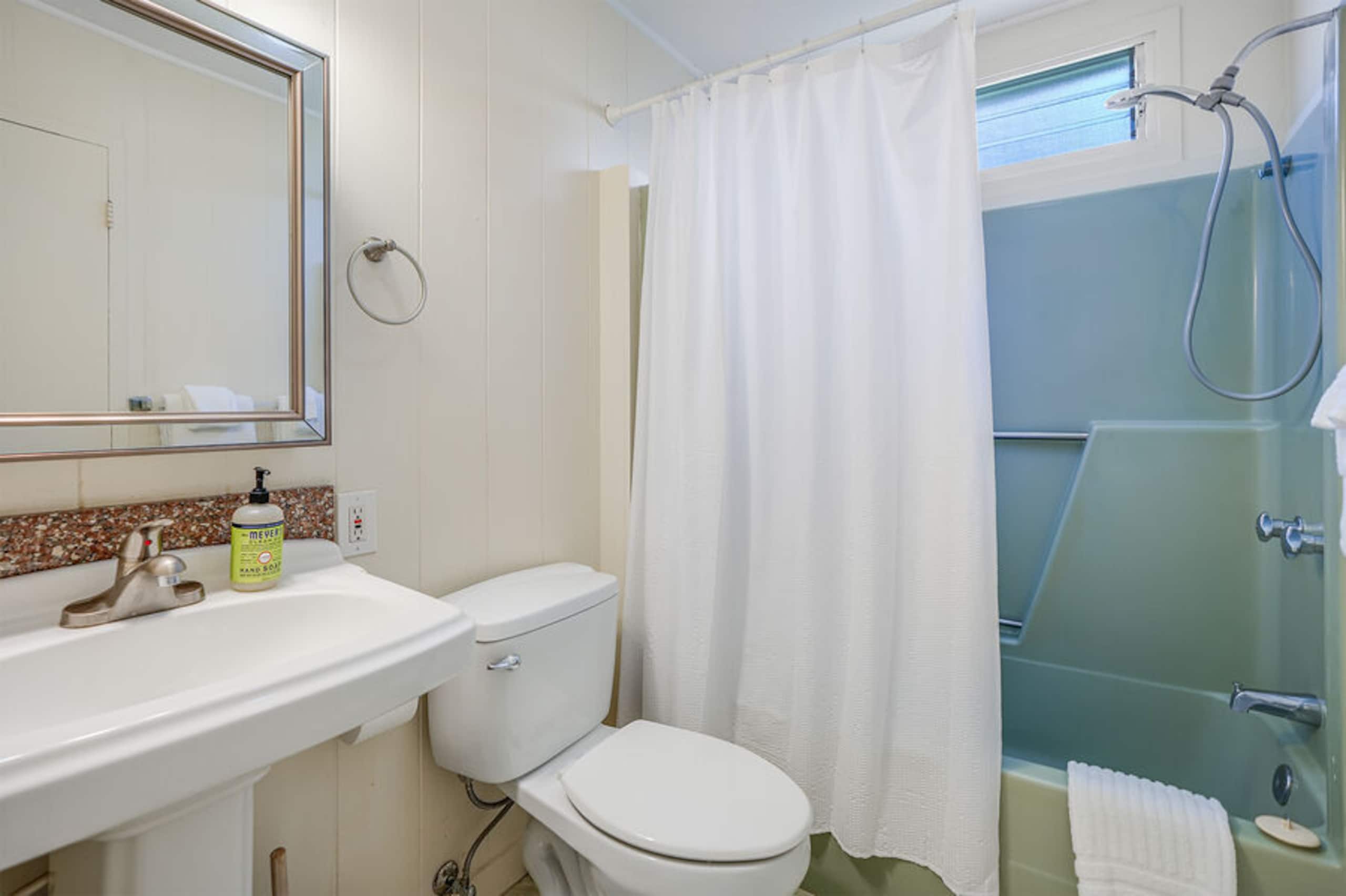 Condo in Kapaa · ★4.89 · 2 bedrooms · 2 beds · 1.5 baths - Image 16