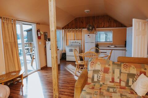 Waterfront 3 bedroom cottage 8 on Lang Lake