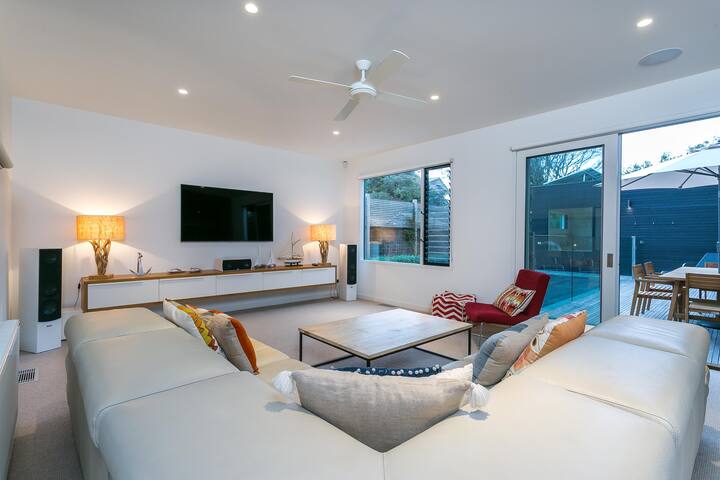 C-Escape – luxury with pool & Spa gallery image 3