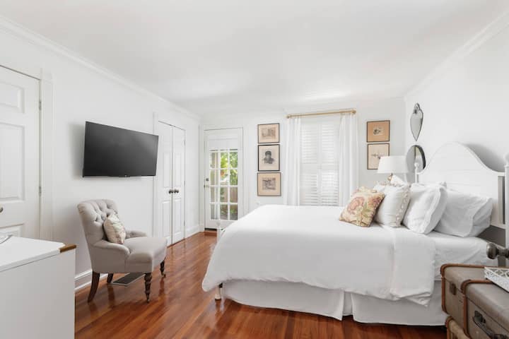 The queen-size canopy bed ensures a restful night's sleep, featuring a premium mattress and plush bedding that guarantee utmost comfort. The color scheme is modern and tasteful with pops of vibrant tones adding visual interest and energy to the space