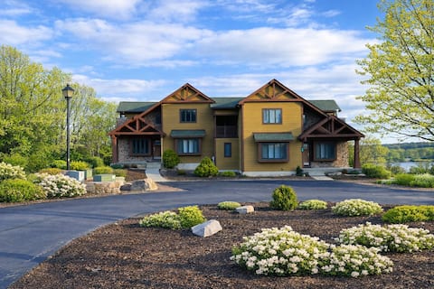 2 Houses, 24 Lake Club Passes Included, Hot Tubs