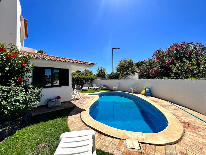 Vilamoura Traditional Villa With Pool by Homing Villas for Rent in