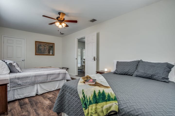 3 სხვა საძინებლით ოჯახთან ერთად სტუმრობისას საცხოვრებლის დეფიციტი არ გექნებათ.