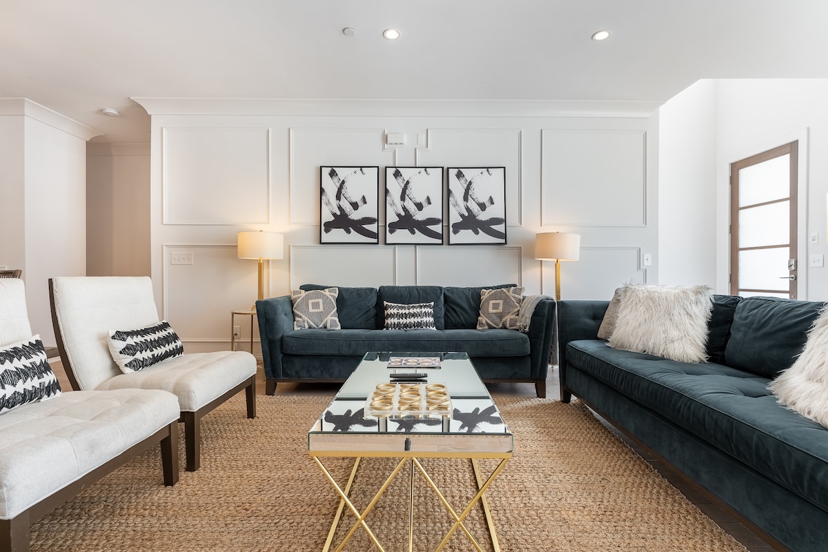 The Maddox - Chic 4BR Retreat w/ Rooftop Deck - Townhouses for