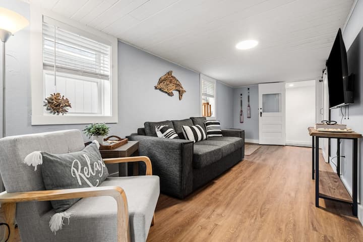 The Addie Shack | Pet Friendly | Steps To Beach - Newburyport, MA