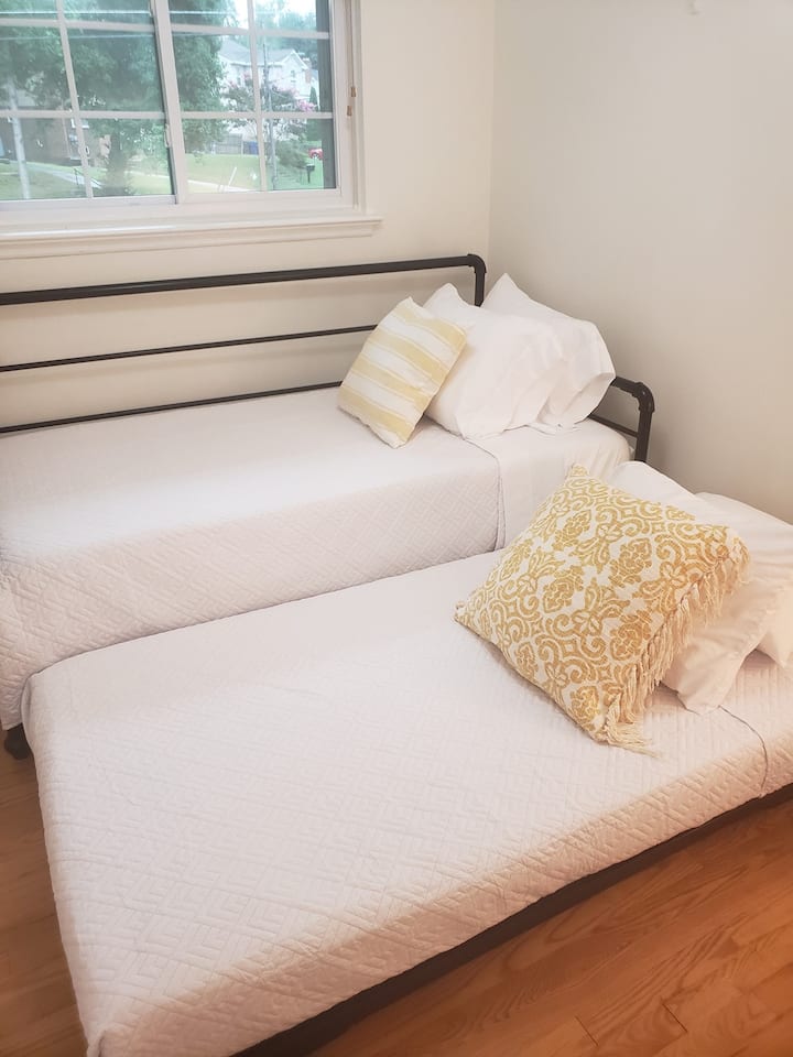 3rd Bedroom. Twin Trundle bed