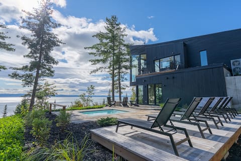 Successful Airbnb property: Onyxsurlefleuve - Luxury chalet in Petite Rivière Saint François