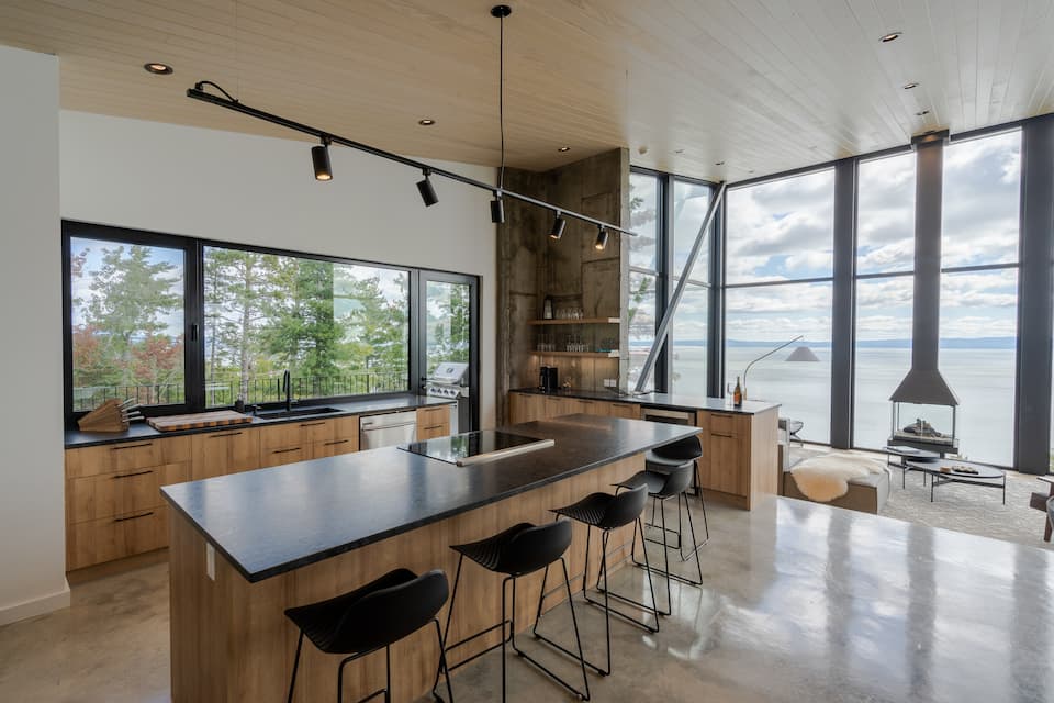 L'Onyx, a glass chalet above the St Lawrence, Petite-Rivière-Saint-François, Quebec, Canada, photo 9 of 10