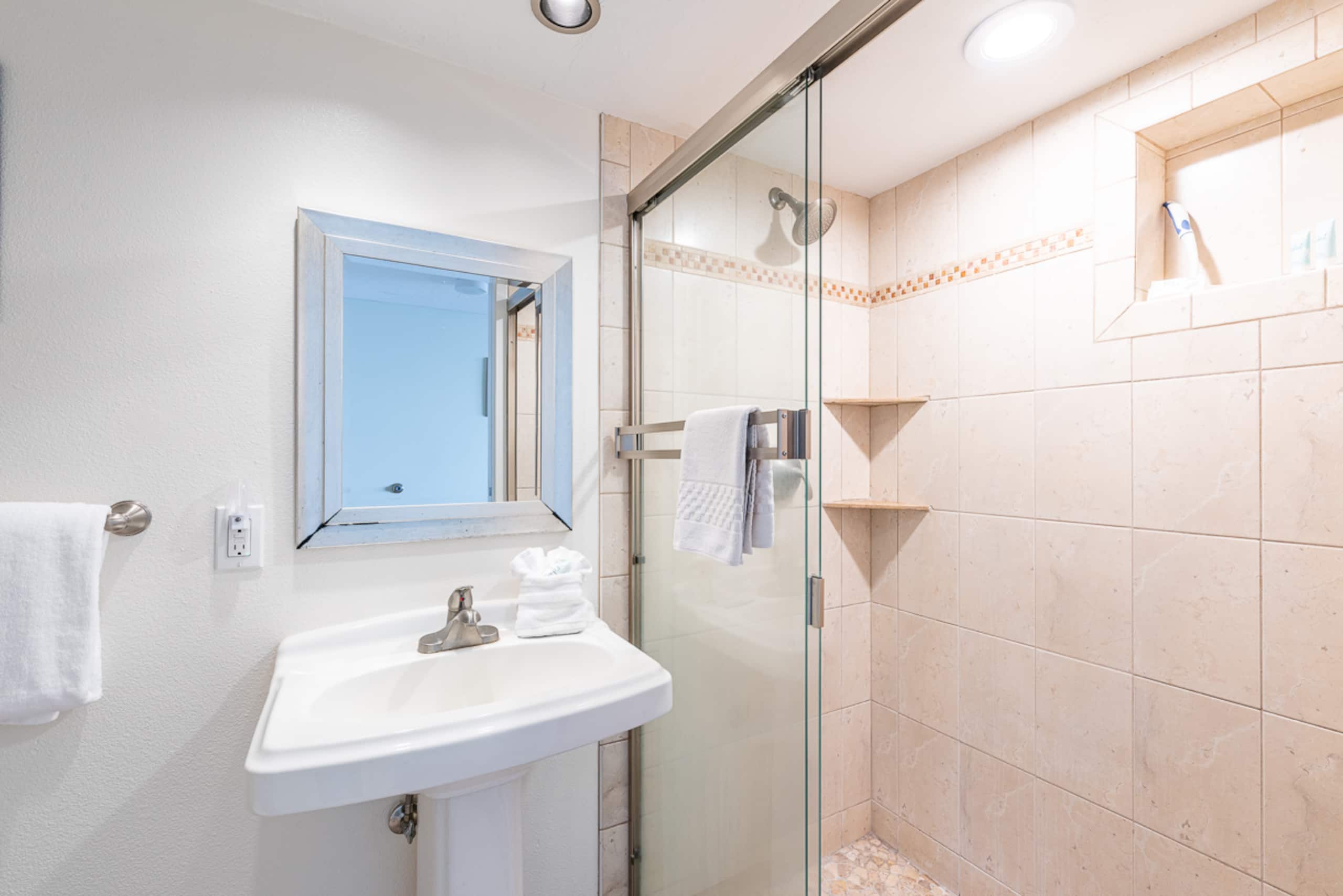 Condo in Lahaina · ★4.76 · 2 bedrooms · 4 beds · 2 private baths - Image 11