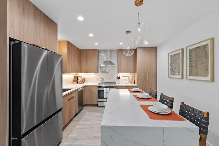 Best Location! 6 beds! Patio+Fire Pit+Game Room gallery image 3