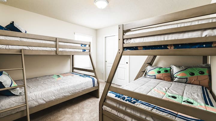 Два удобни кревета на спрат. Совршено место за голема група