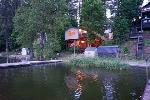 Waterfront Oasis-Awaits
