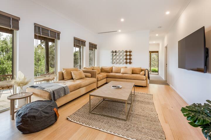 Casa Marni—Luxe Pool Escape with Breathtaking View gallery image 3