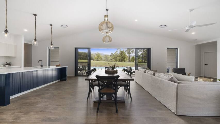 Koala Lane – Family, Pool, Sleeps 10, Luxe gallery image 4