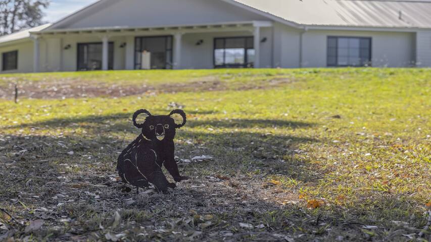 Koala Lane – Family, Pool, Sleeps 10, Luxe gallery image 3