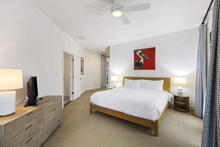 Makuuhuone 4: King, TV, Pääsy parvekkeelle, yksityinen kylpyhuone, 2. kerros