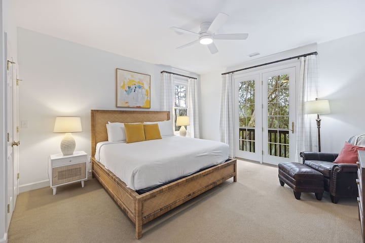 Makuuhuone 2: King, TV, pääsy parvekkeelle, yksityinen kylpyhuone, toinen kerros