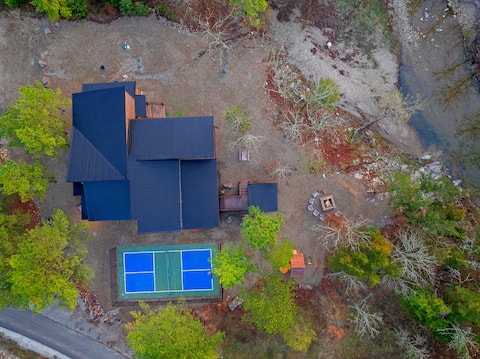 Sleeps 22, Creek Side, Pickleball, Basketball