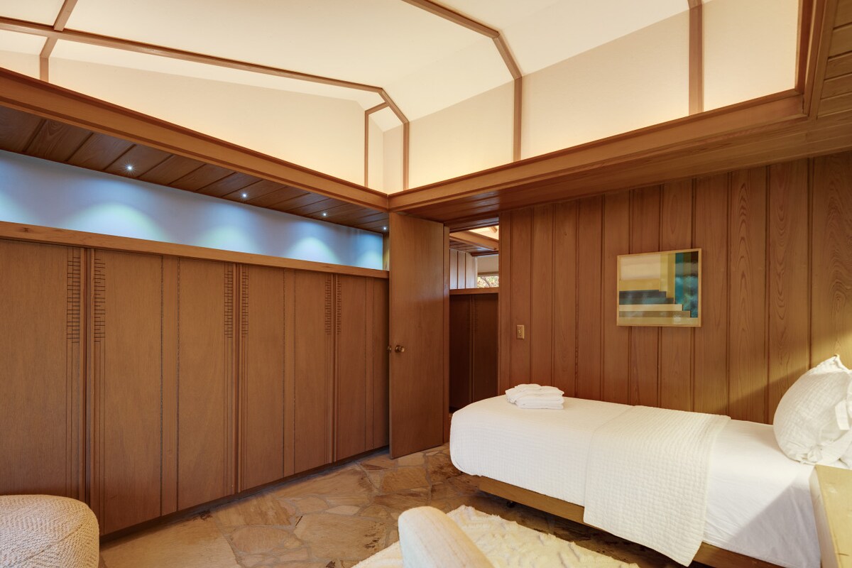 050-5715 Sycamore Grove Ln-MLS Version