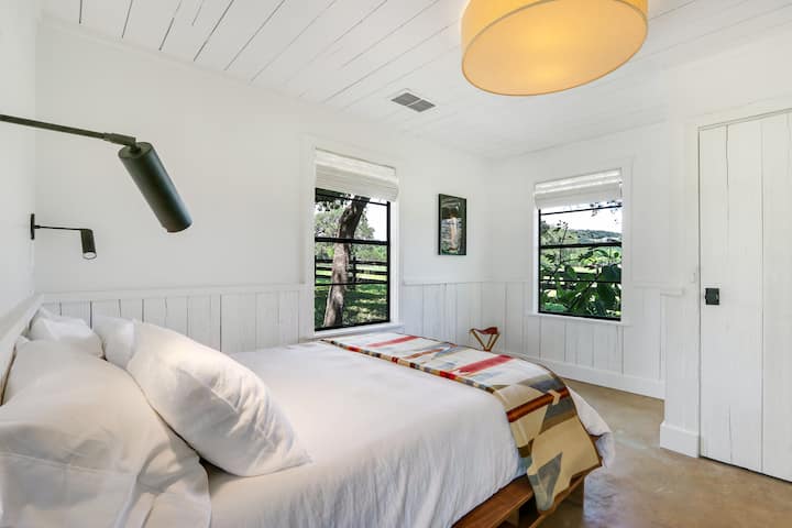El dormitorio 1 en la cabaña 1 tiene una cama tamaño queen.