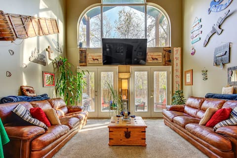 Secluded Home w/ Hot Tub & Mountain Views!